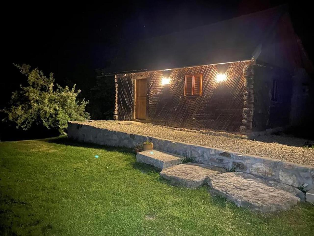 Salas U Bregu In Cheile Carasului Crasova المظهر الخارجي الصورة